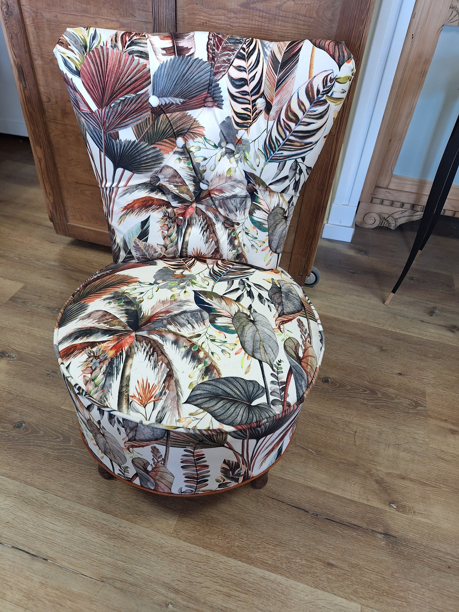 Fauteuil crapaud après restauration