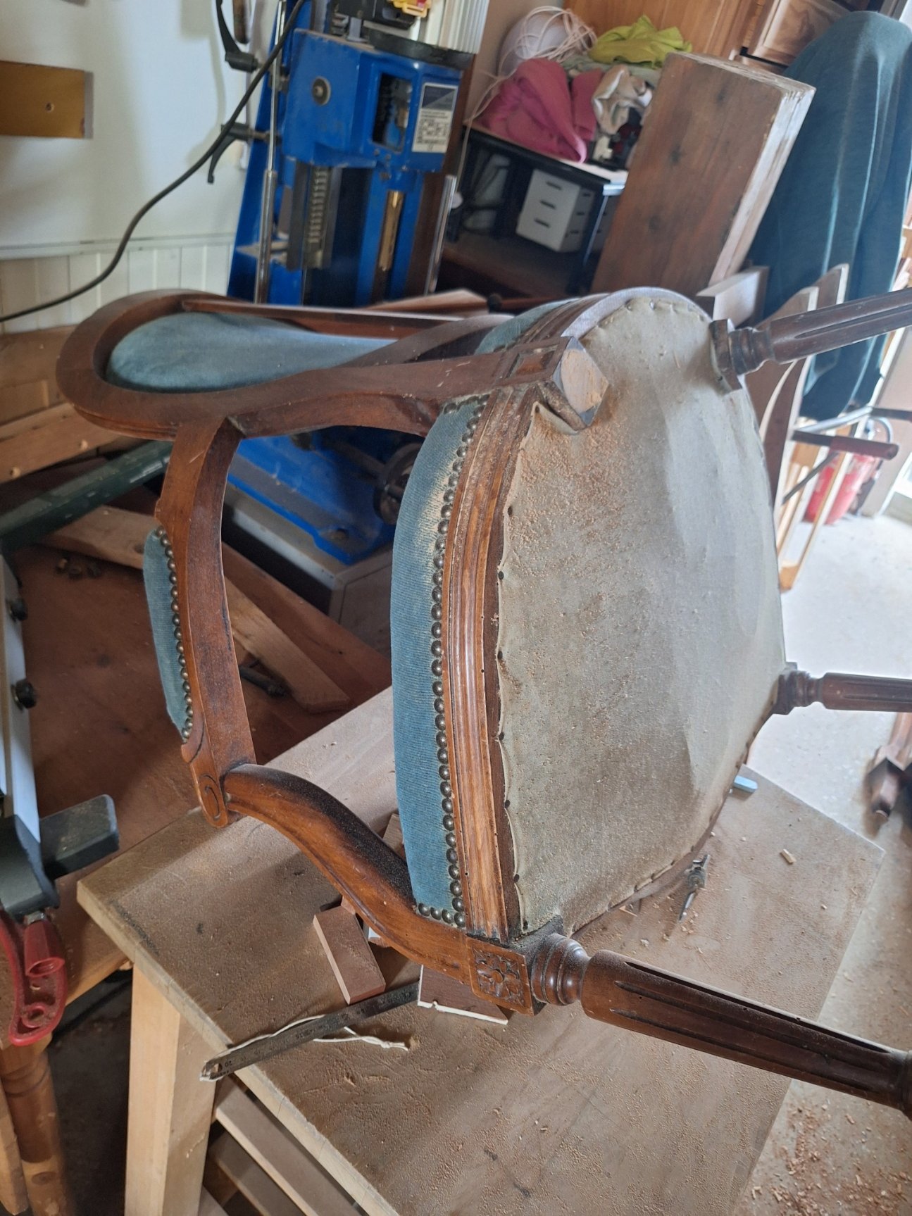 Fauteuil médaillon avant restauration
