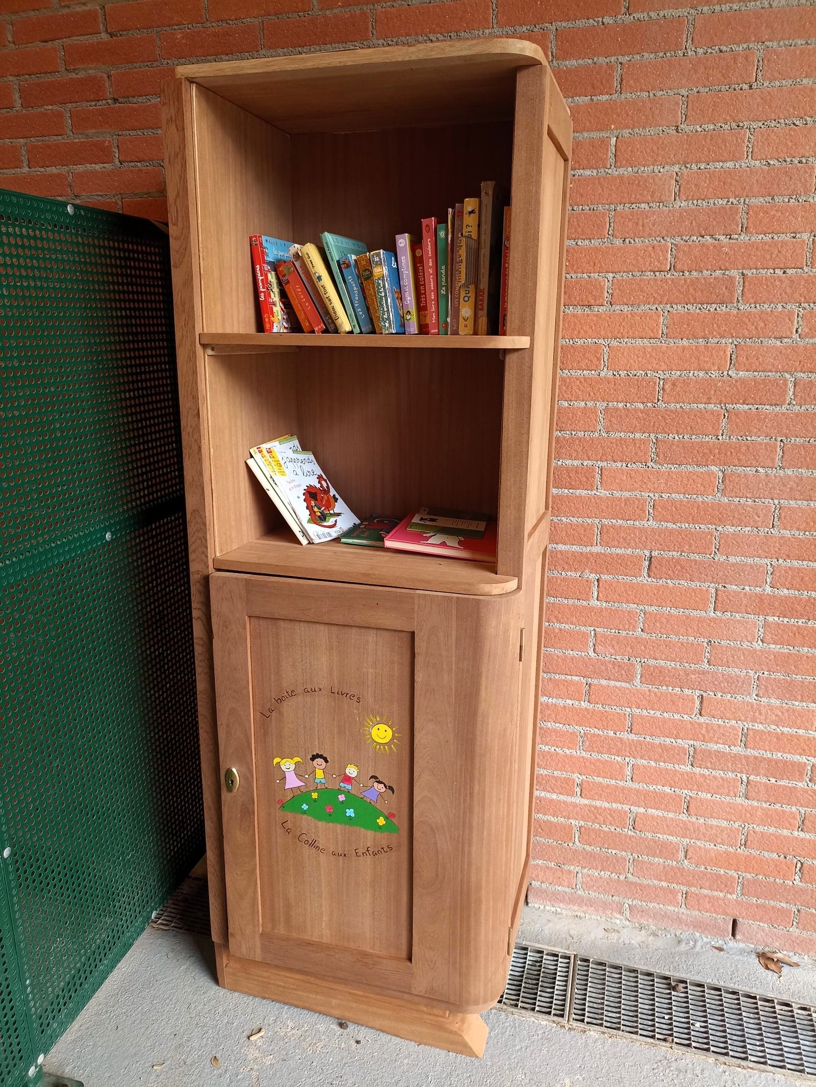 Boîte à livres réalisée par AMUSEOC